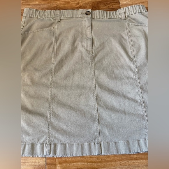 L.L Beans Women’s Plus Size Classic Fit Straight Khaki Skirt Size 20W - Picture 2 of 13
